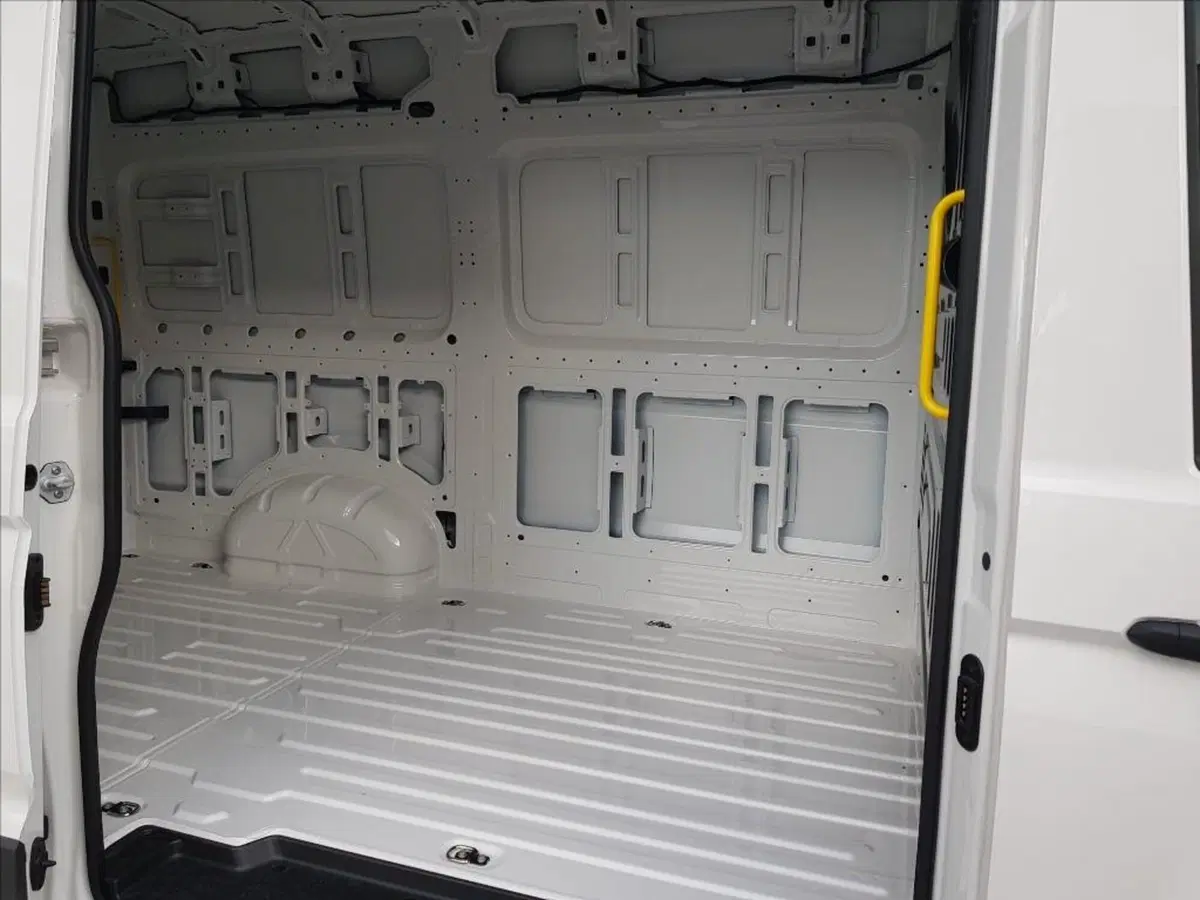 Volkswagen Veicoli Commerciali Crafter Furgone nuova a Lucca (14)