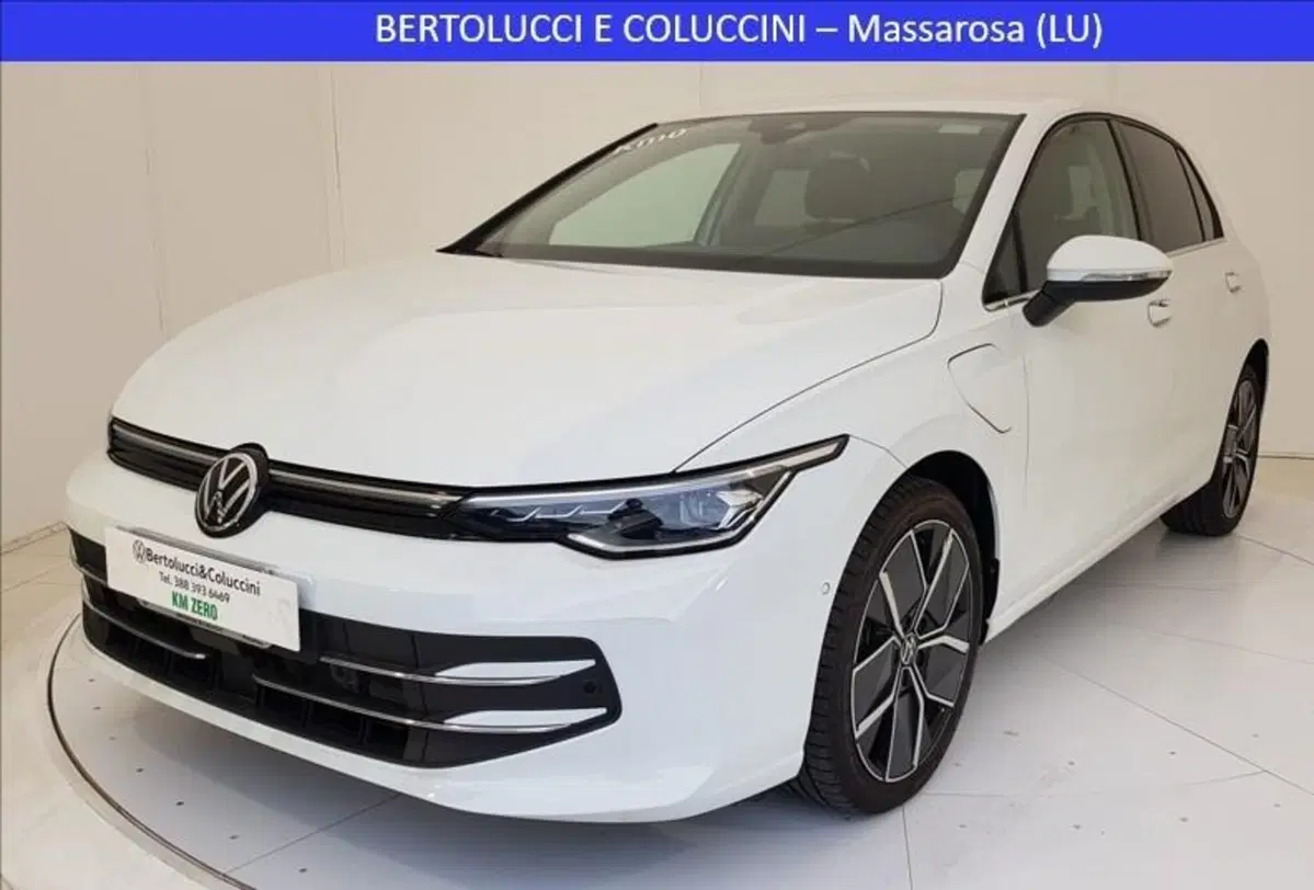 Volkswagen Golf nuova a Lucca