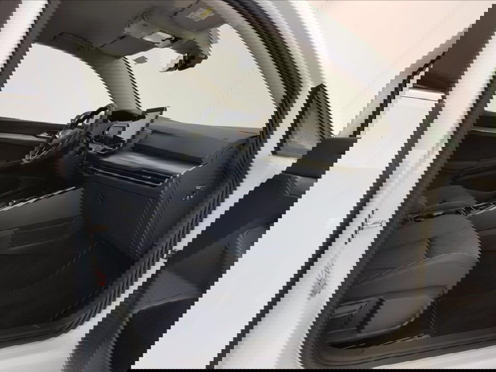 Volkswagen Golf nuova a Lucca (10)