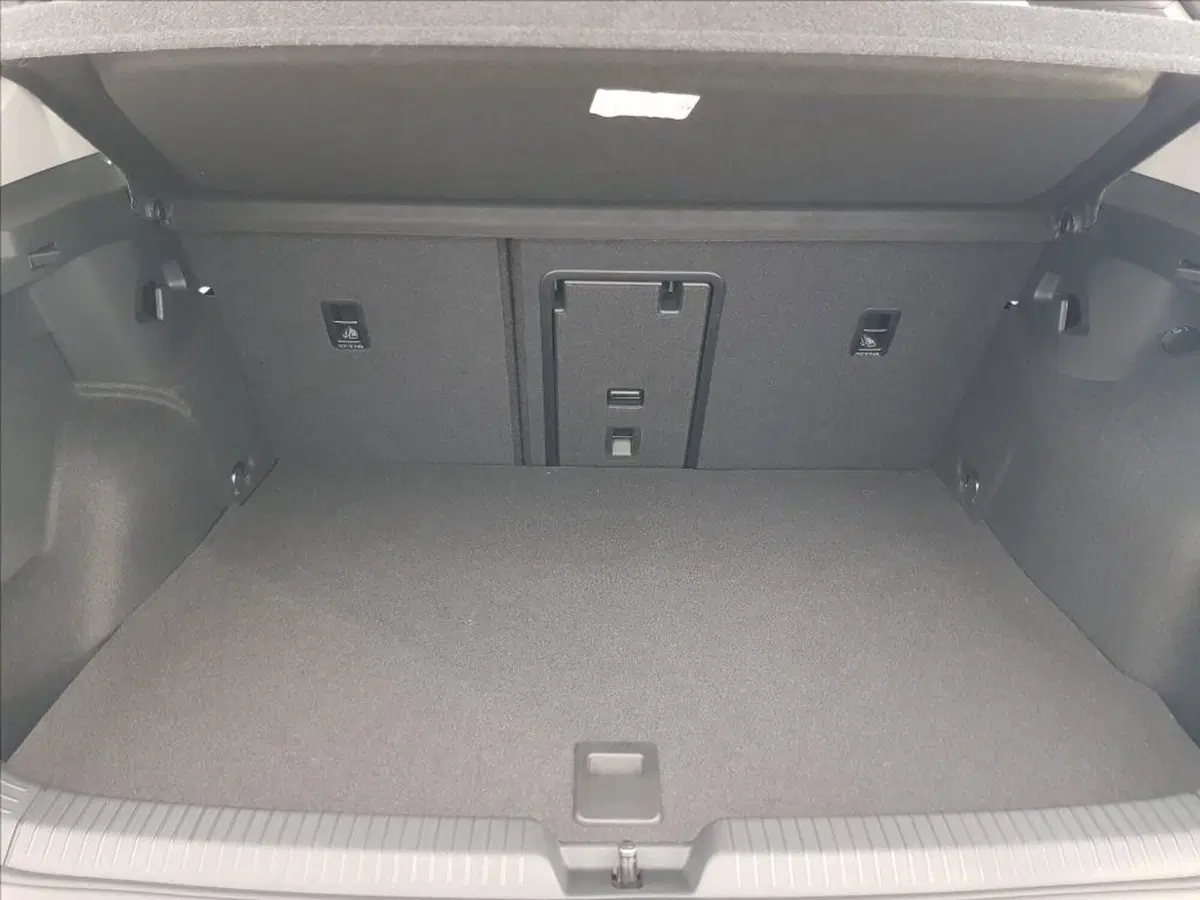 Volkswagen Golf nuova a Lucca (15)