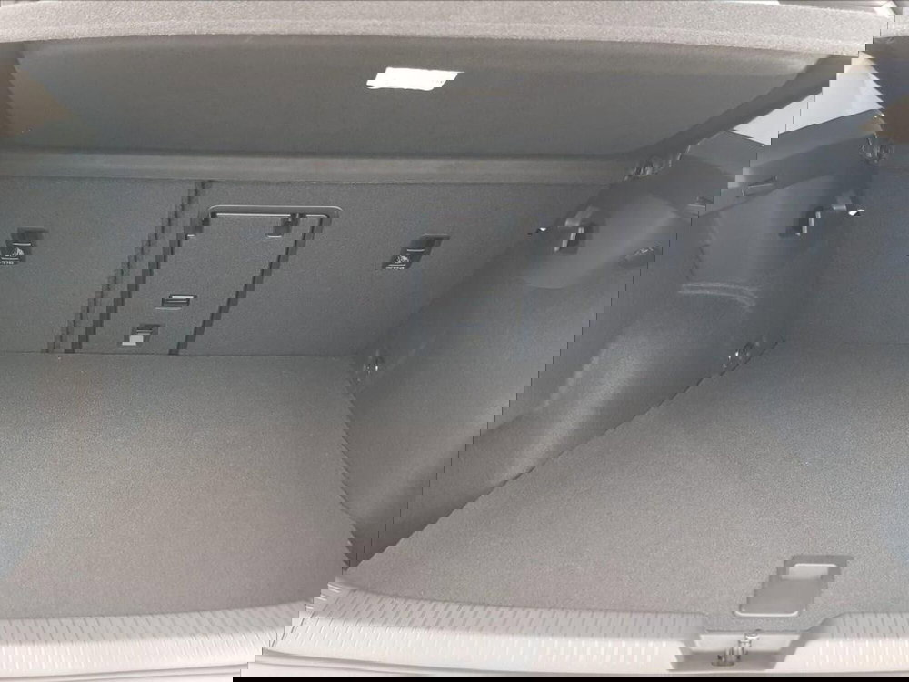 Volkswagen Golf nuova a Lucca (15)