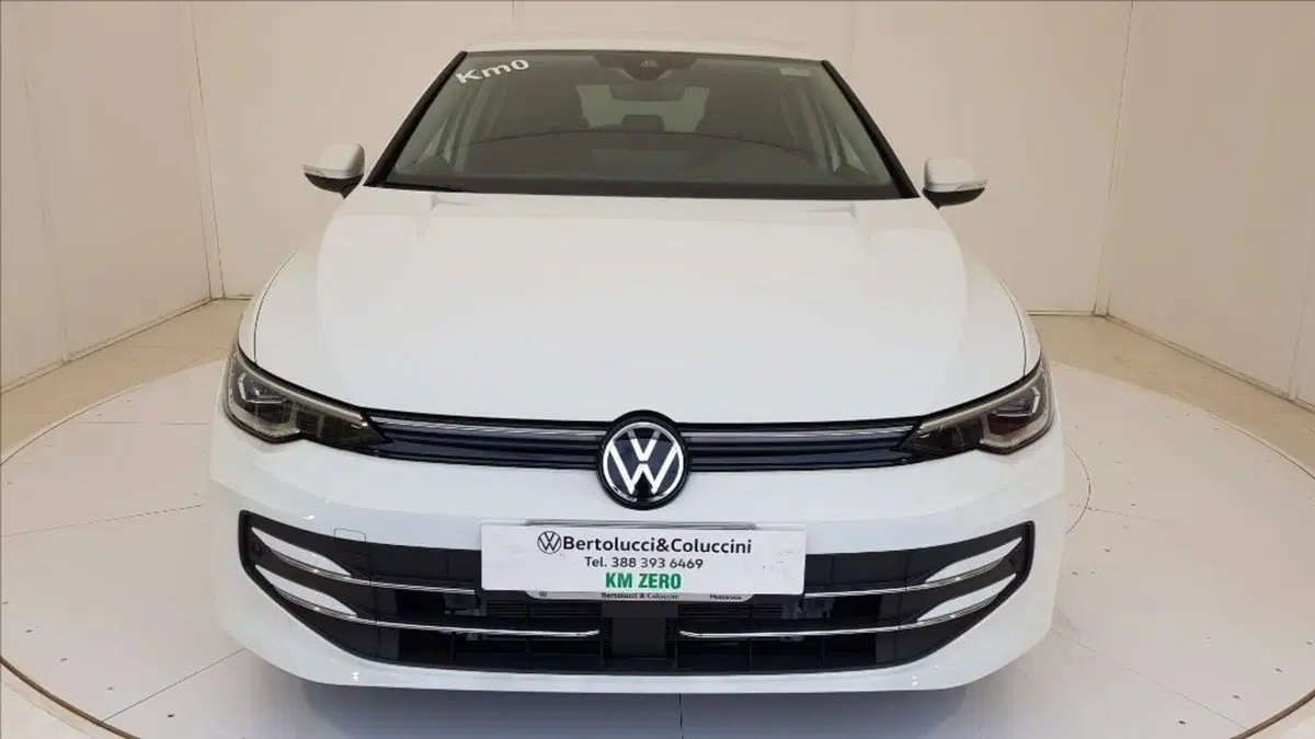 Volkswagen Golf nuova a Lucca (2)
