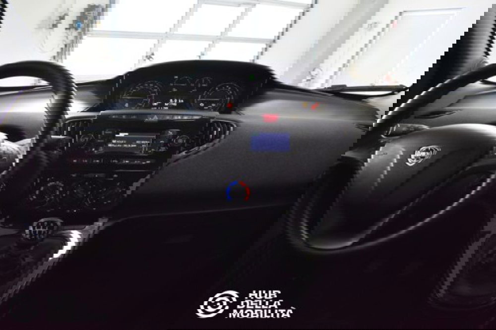 Lancia Ypsilon usata a Perugia (11)