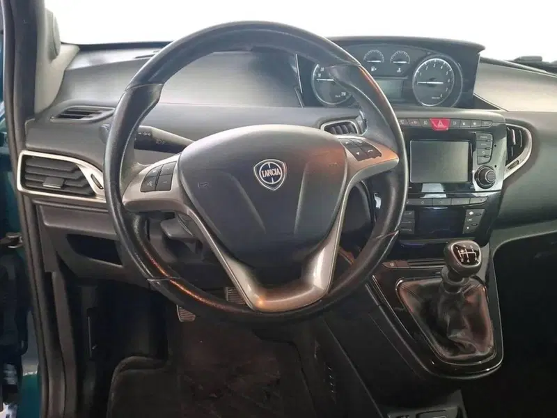 Lancia Ypsilon usata a Torino (10)