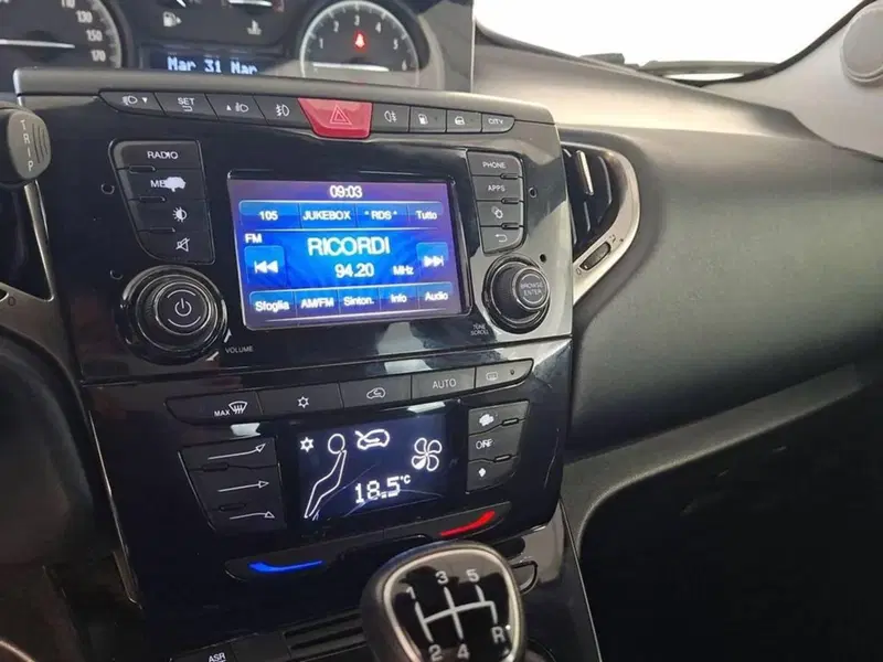 Lancia Ypsilon usata a Torino (11)