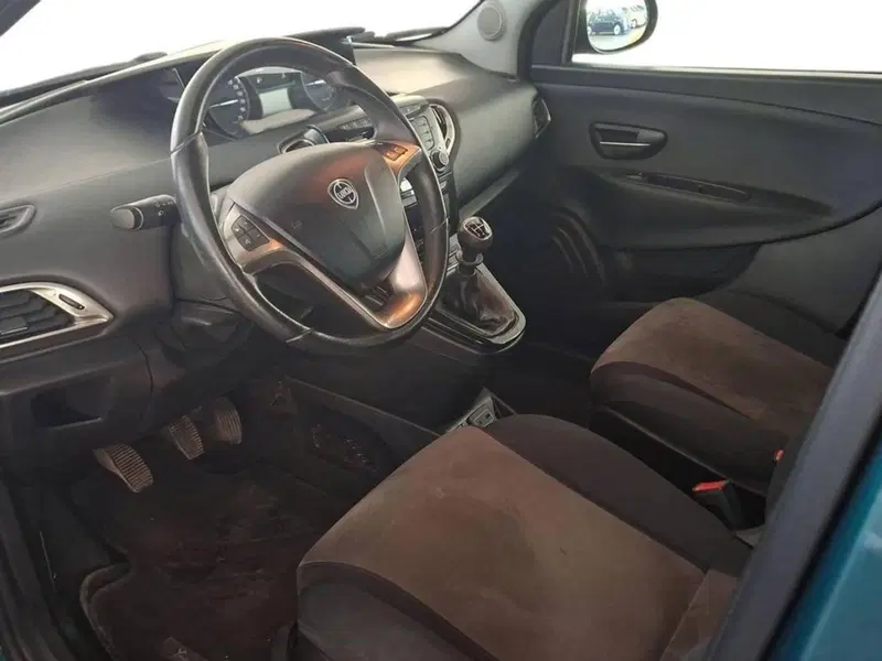 Lancia Ypsilon usata a Torino (13)