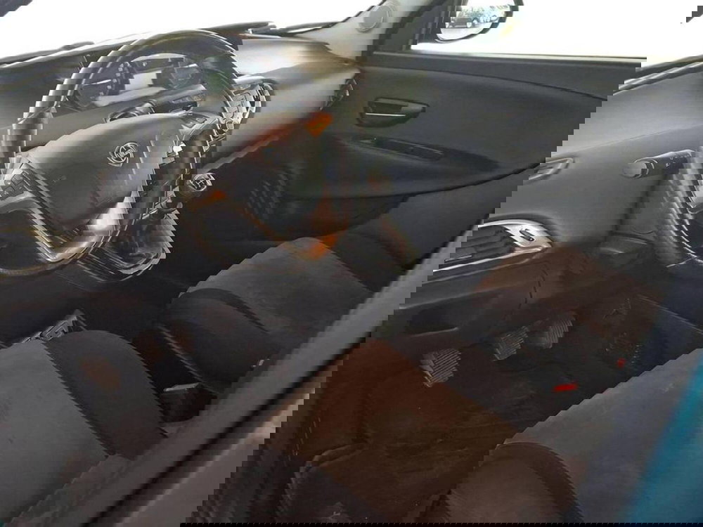 Lancia Ypsilon usata a Torino (13)