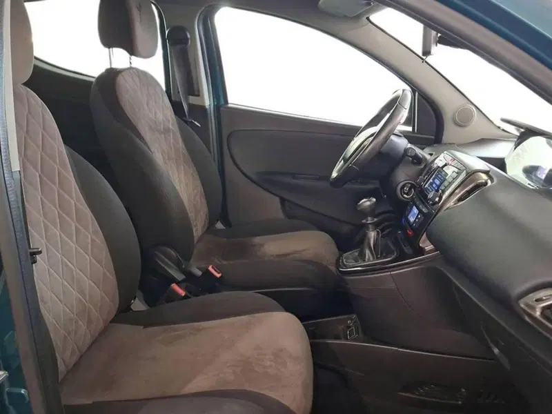Lancia Ypsilon usata a Torino (15)