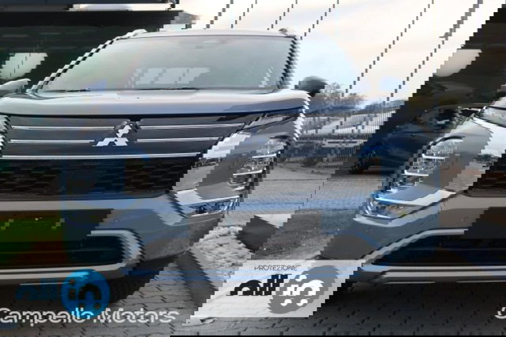 Mitsubishi Outlander nuova a Venezia (2)