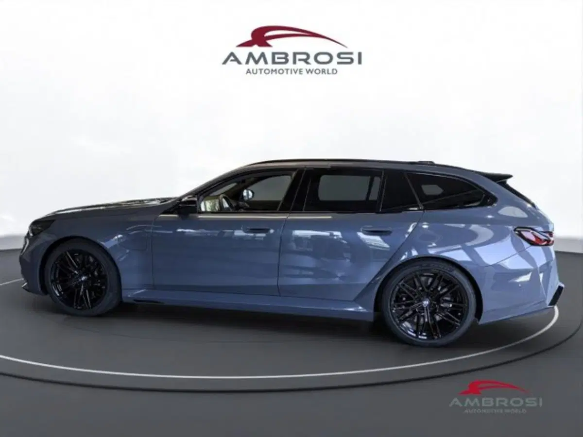 BMW Serie 5 Touring nuova a Perugia (6)