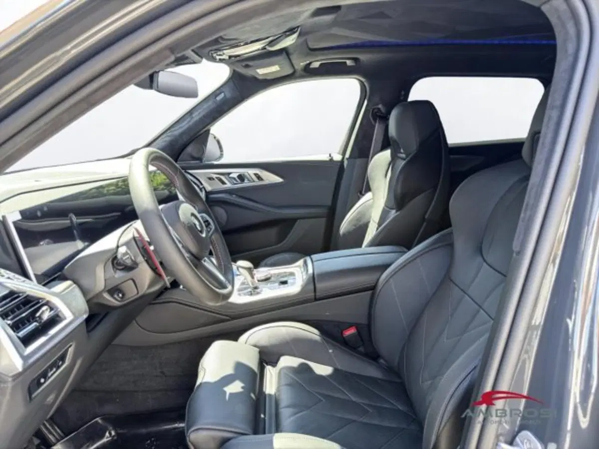 BMW XM nuova a Perugia (10)