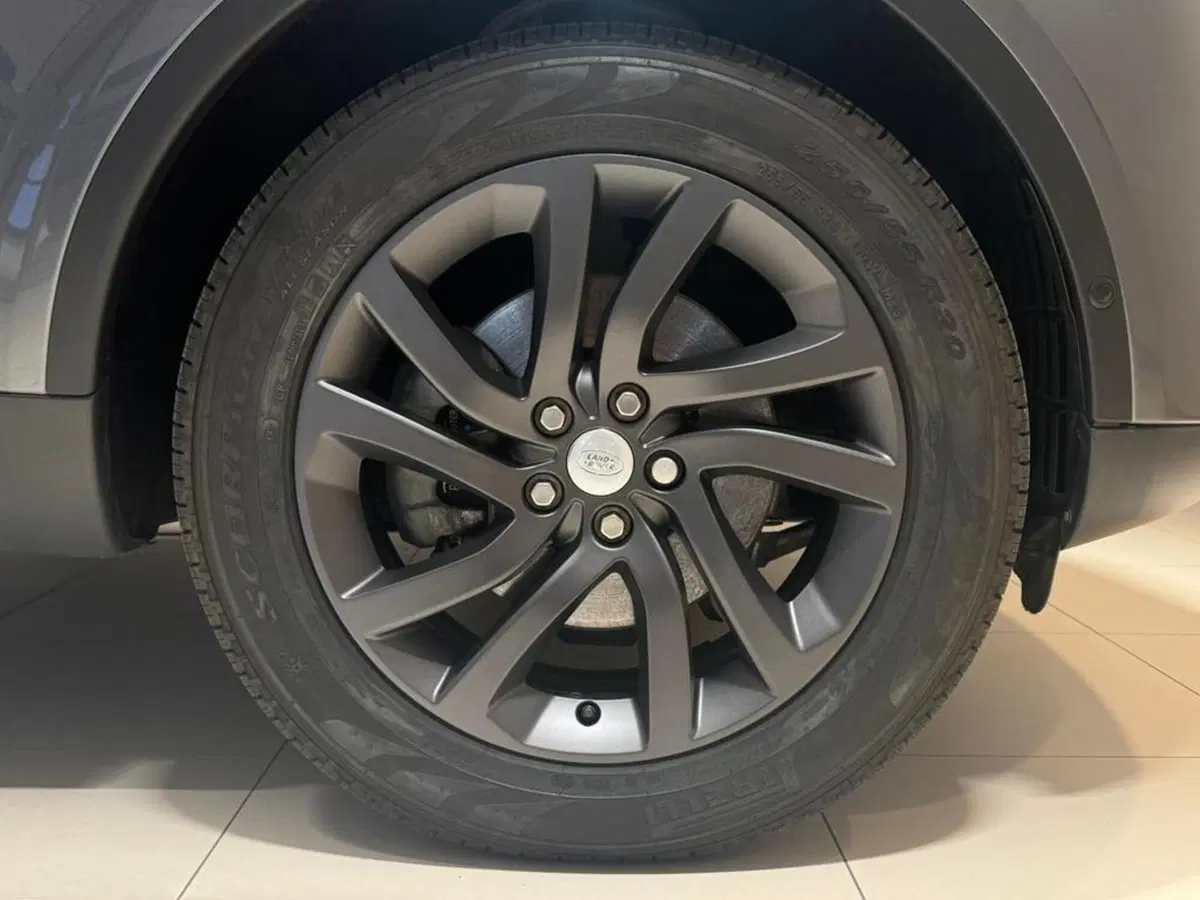 Land Rover Discovery Sport usata a Varese (9)