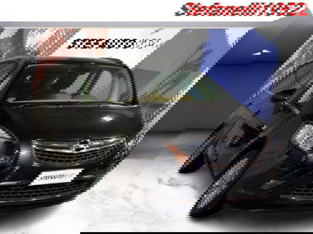 Opel Zafira Tourer usata a Bologna