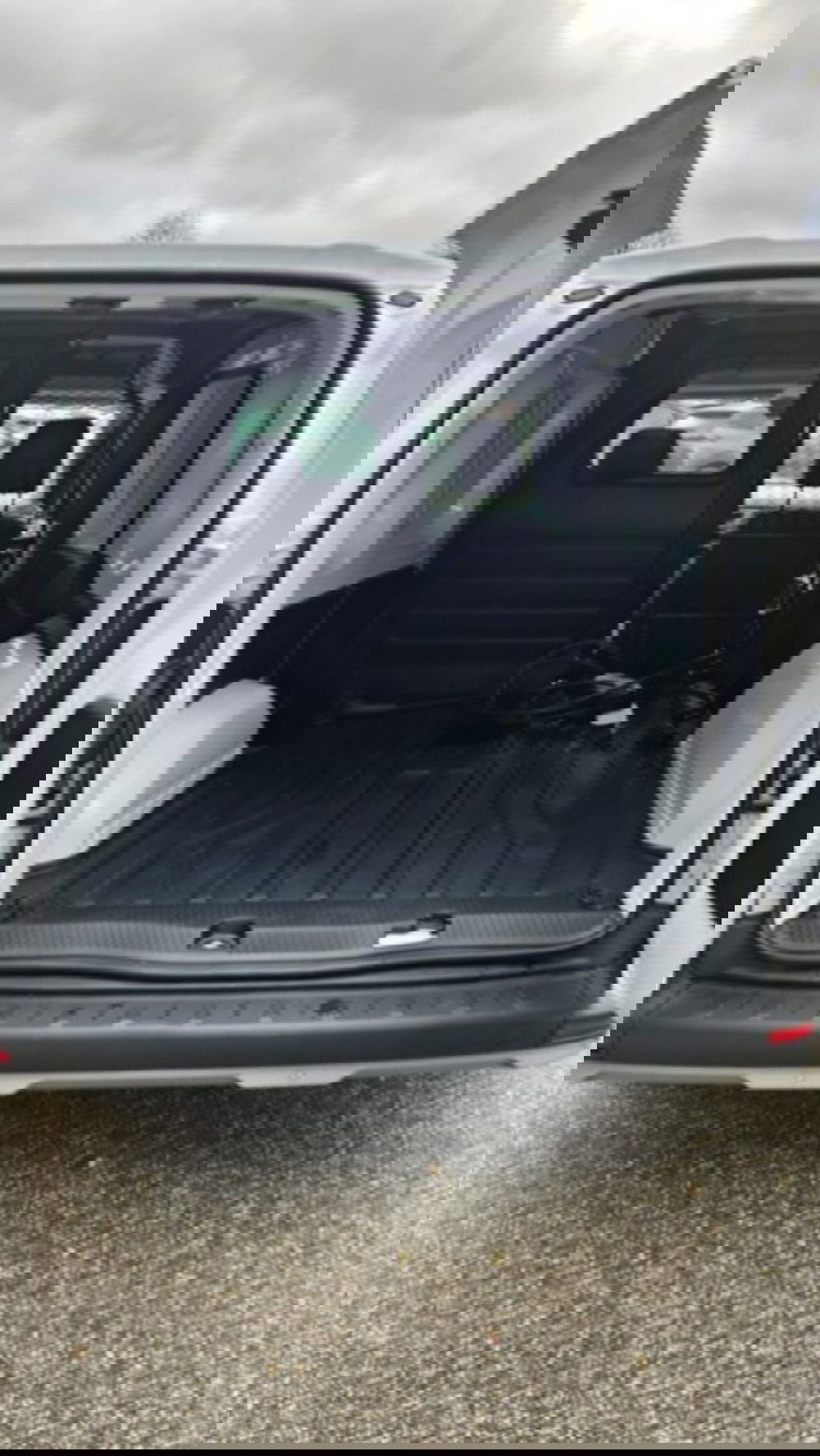 Nissan Townstar usata a Lucca (8)