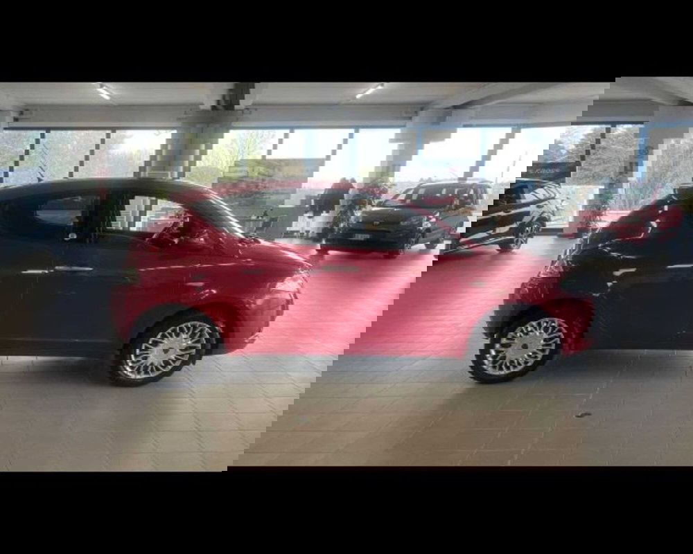Lancia Ypsilon usata a Bologna (12)