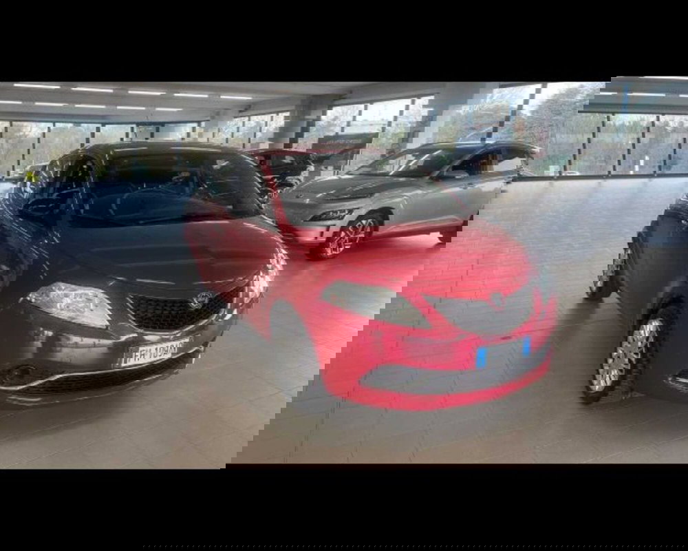 Lancia Ypsilon usata a Bologna (13)