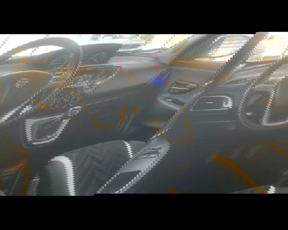 Lancia Ypsilon usata a Bologna (3)