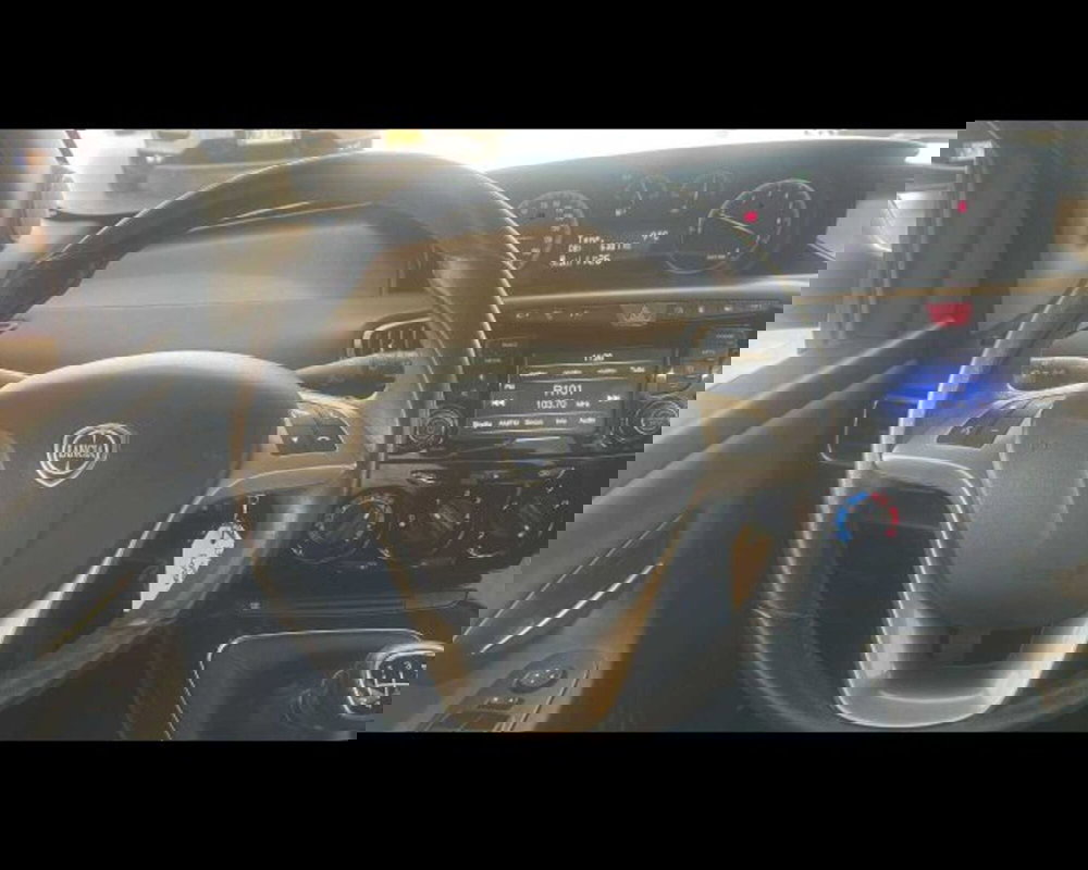 Lancia Ypsilon usata a Bologna (5)