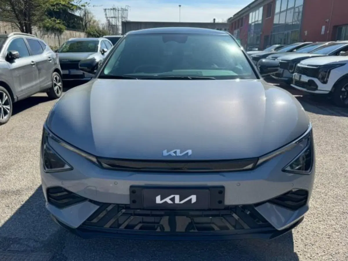 Kia EV6 nuova a Bologna (2)