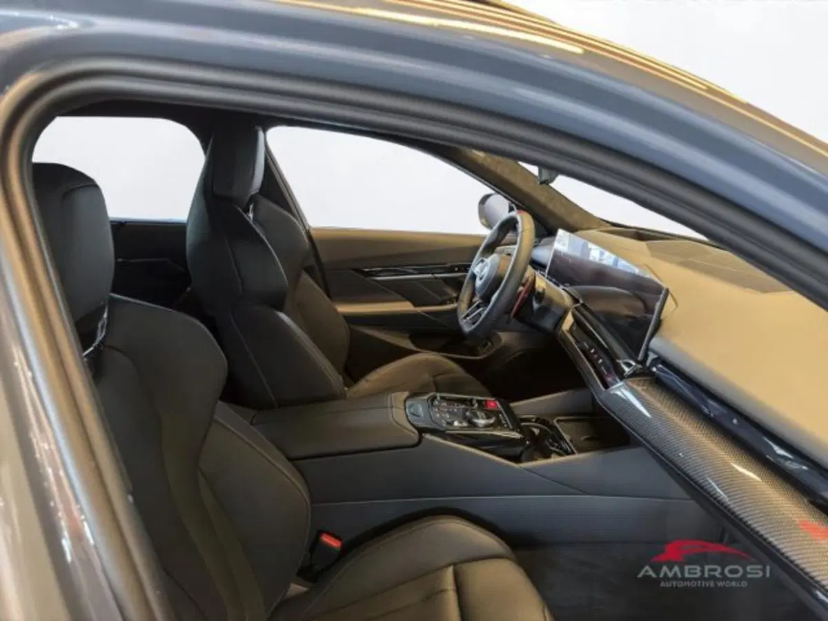 BMW Serie 5 Touring nuova a Perugia (12)