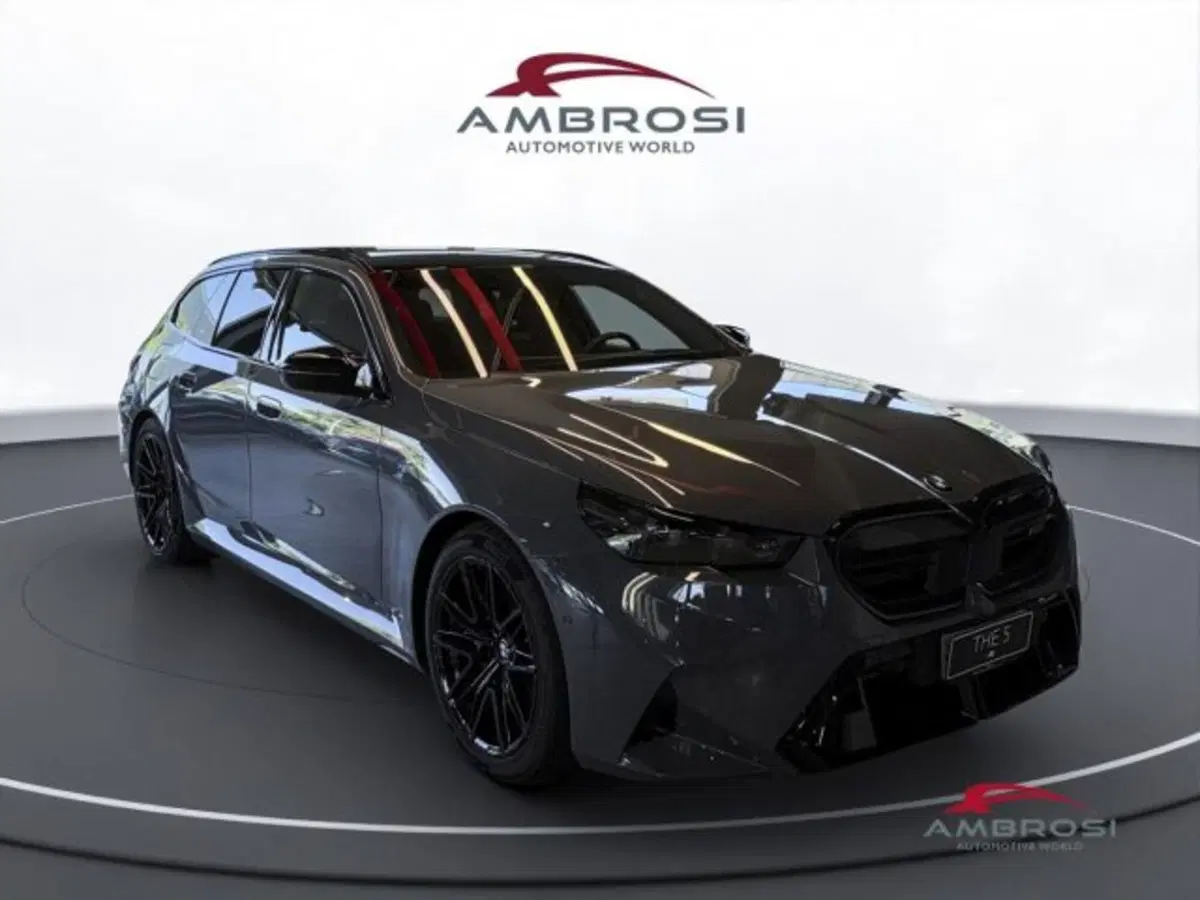 BMW Serie 5 Touring nuova a Perugia (2)