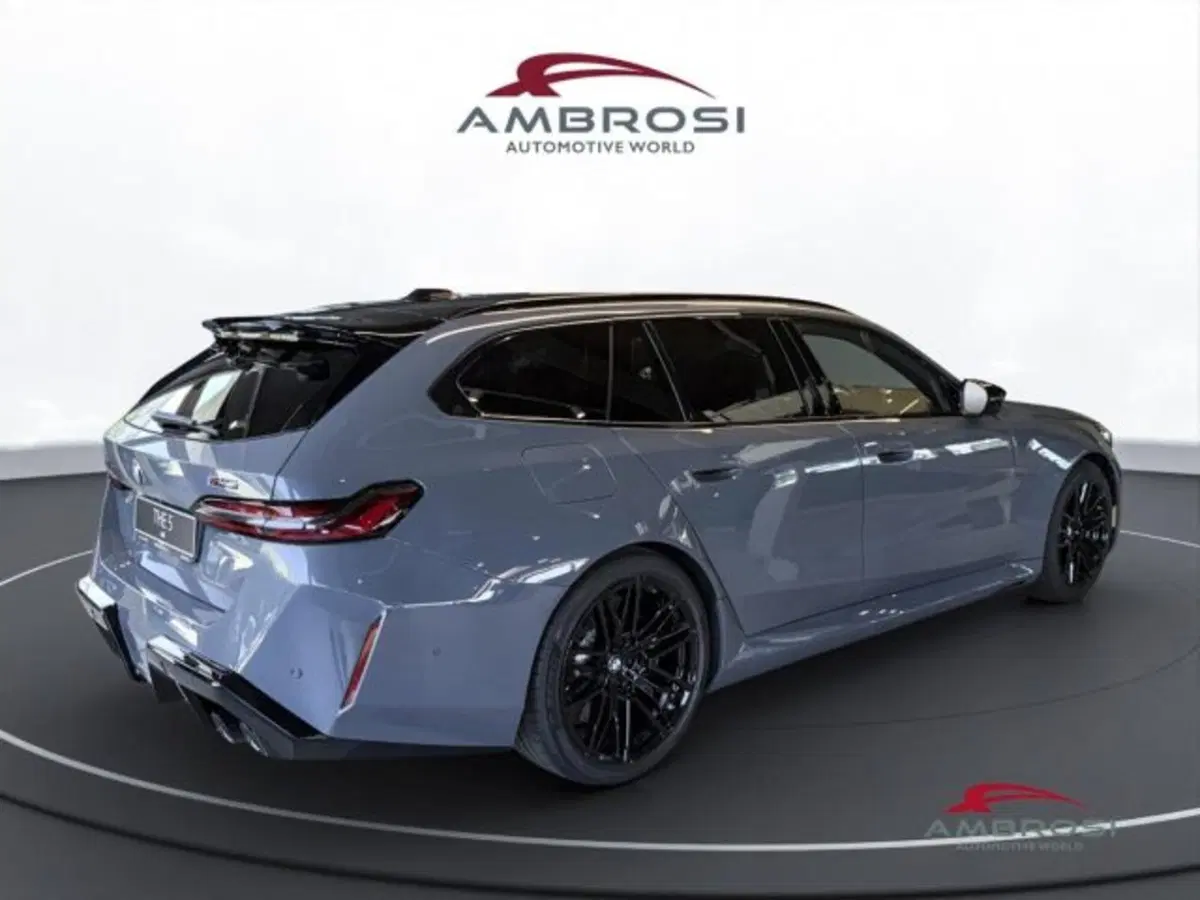 BMW Serie 5 Touring nuova a Perugia (3)