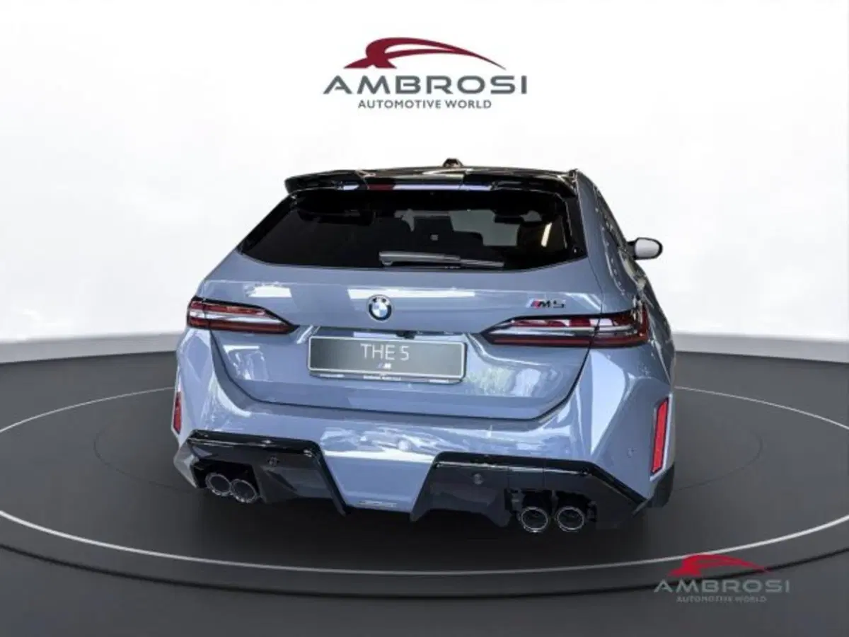 BMW Serie 5 Touring nuova a Perugia (8)
