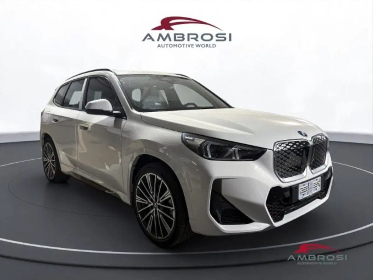BMW iX1 nuova a Perugia (2)