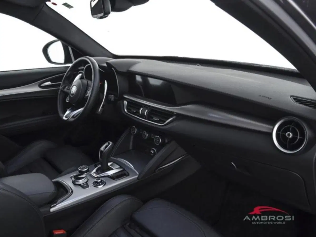 Alfa Romeo Stelvio usata a Perugia (12)