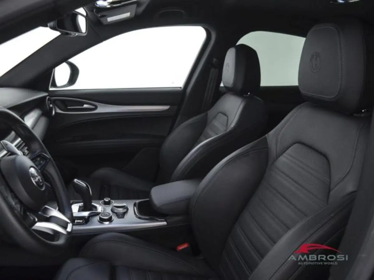 Alfa Romeo Stelvio usata a Perugia (9)