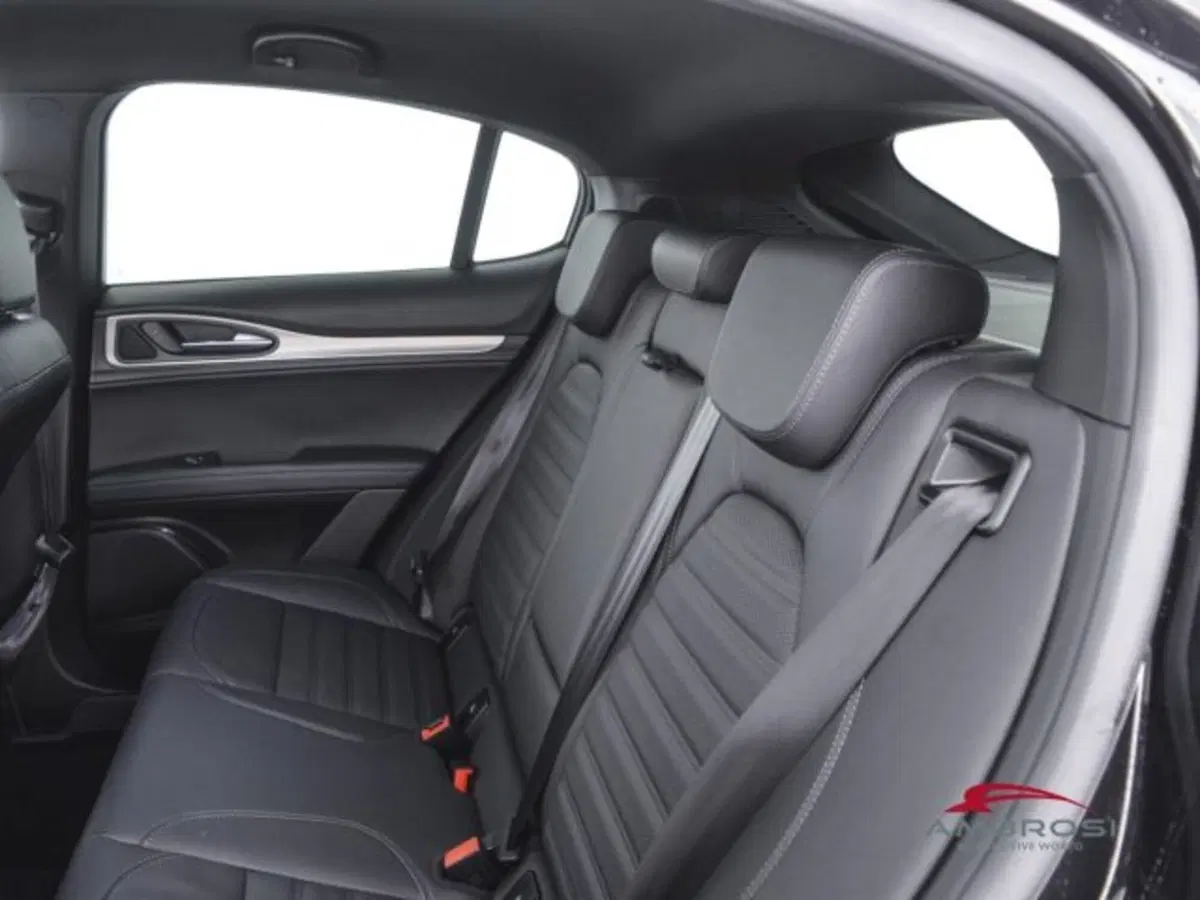 Alfa Romeo Stelvio usata a Perugia (10)