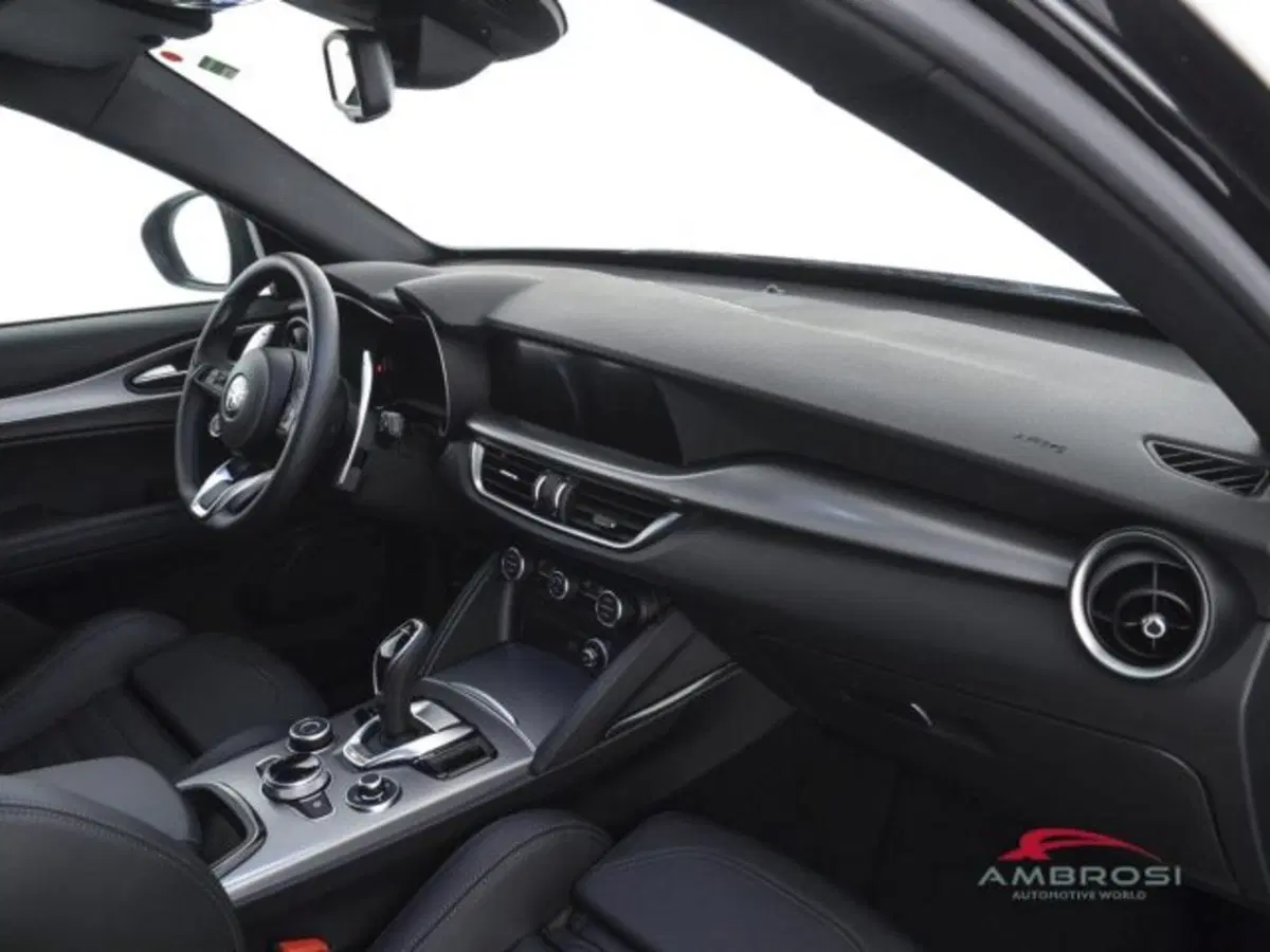 Alfa Romeo Stelvio usata a Perugia (12)