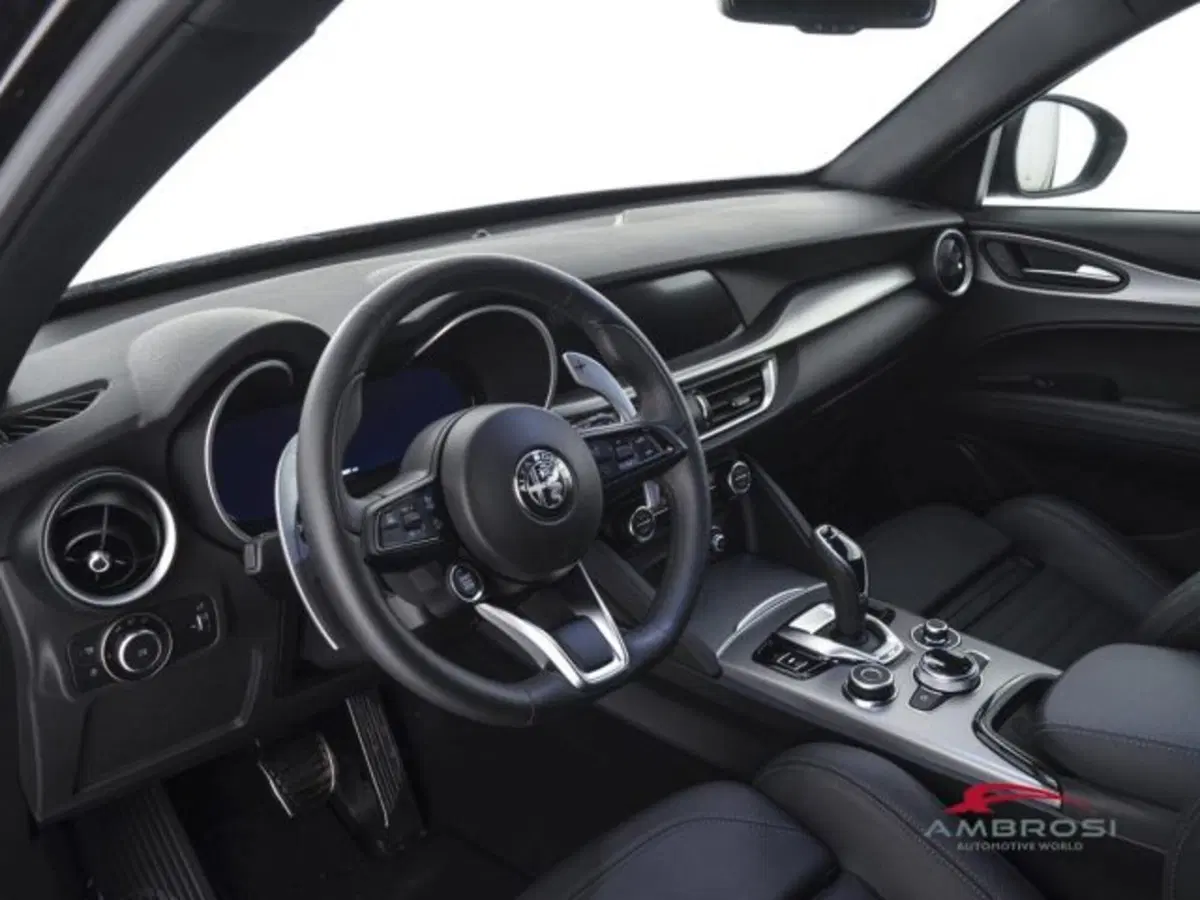 Alfa Romeo Stelvio usata a Perugia (8)