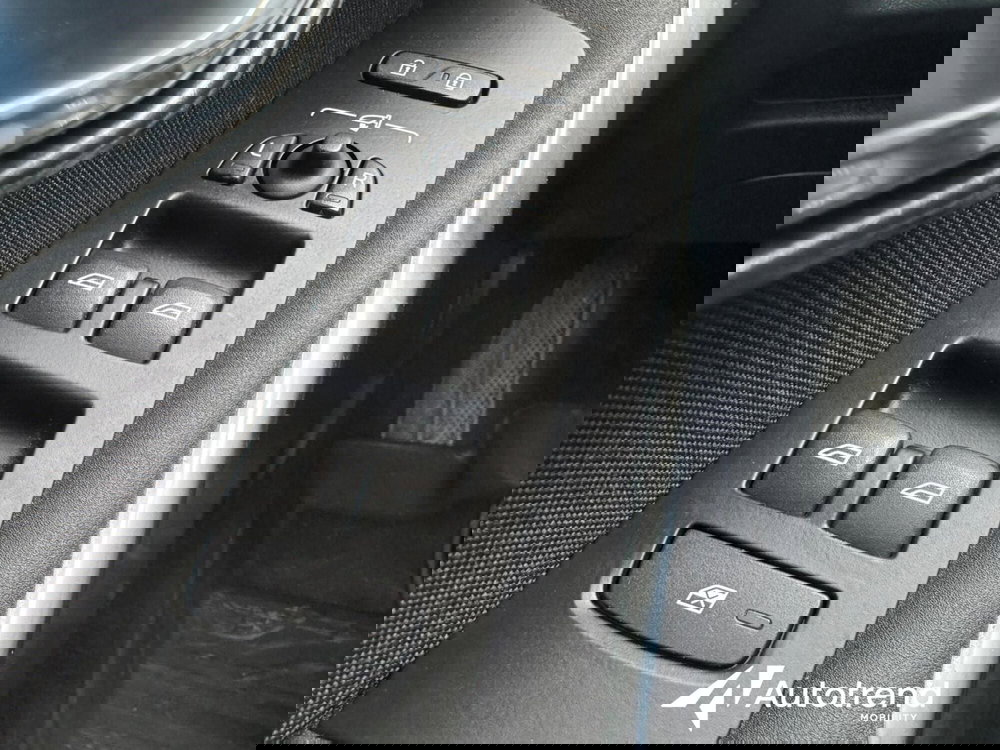 Volvo V40 usata a Bari (13)