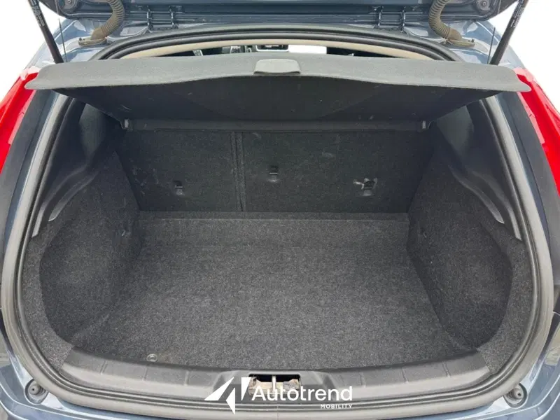 Volvo V40 usata a Bari (16)