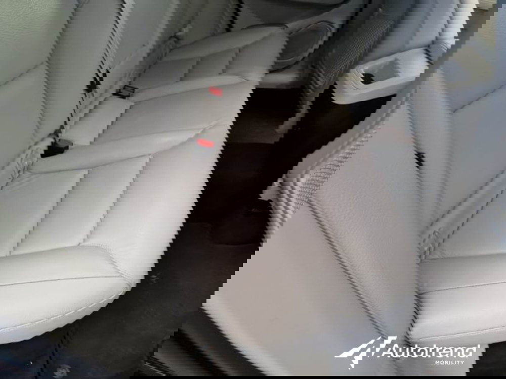 Volvo XC60 usata a Bari (12)