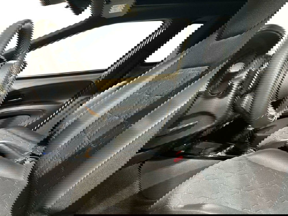 Toyota Aygo X usata a Lecco (11)