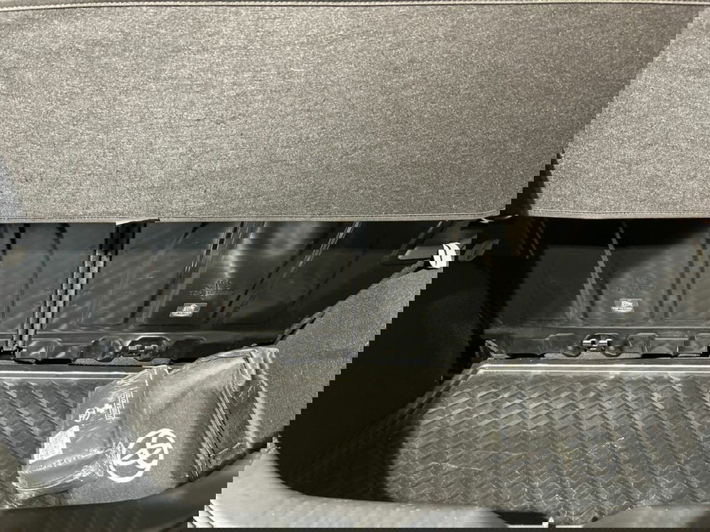 Toyota Aygo X usata a Lecco (13)