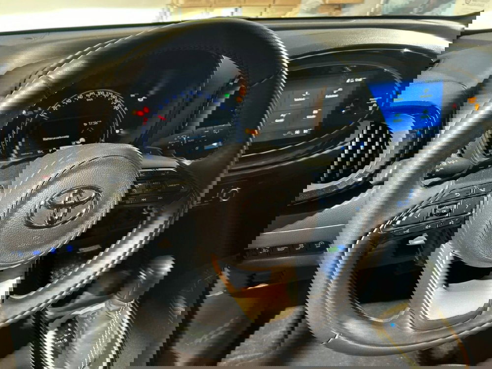 Toyota Aygo X usata a Lecco (15)