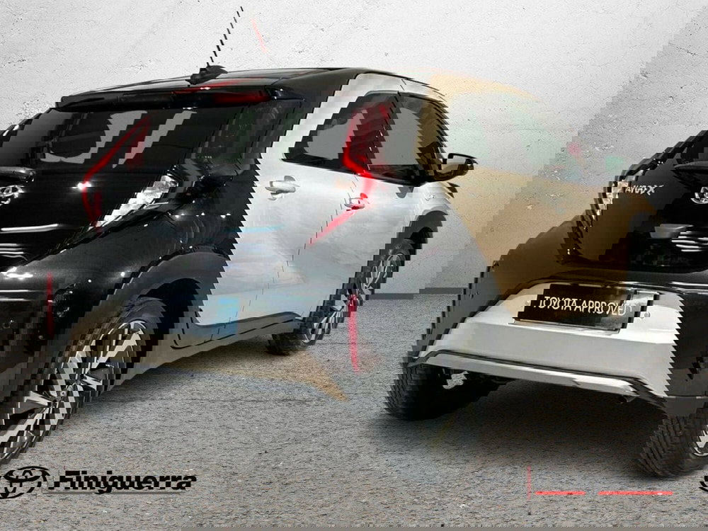 Toyota Aygo X usata a Lecco (5)