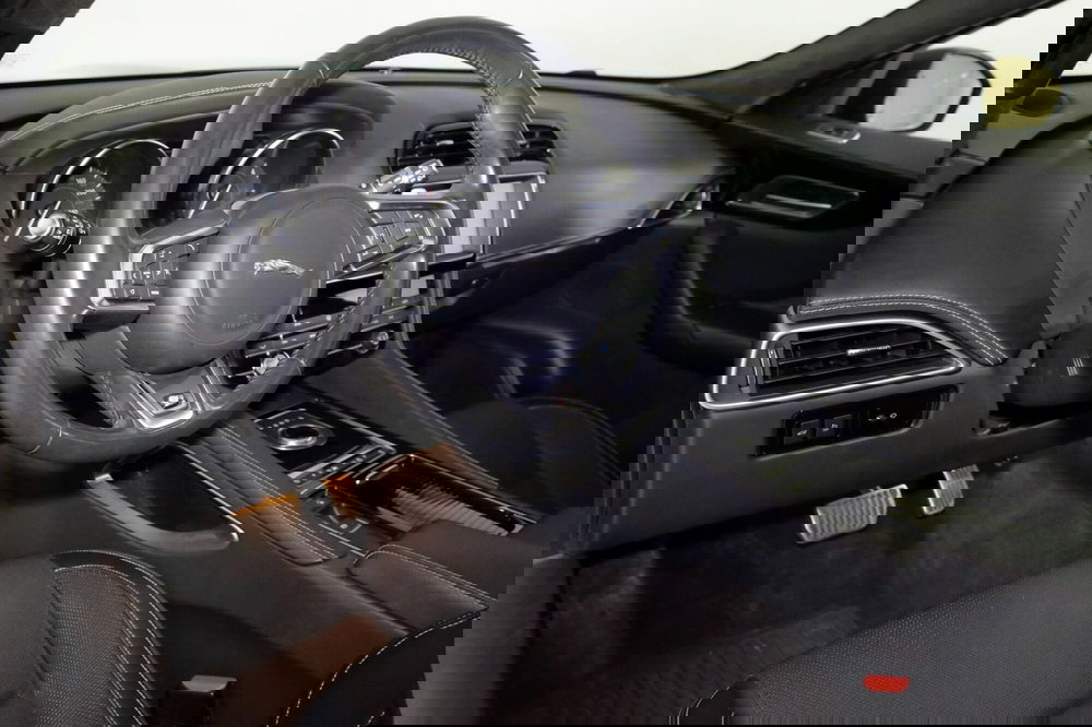 Jaguar F-Pace usata a Torino (17)