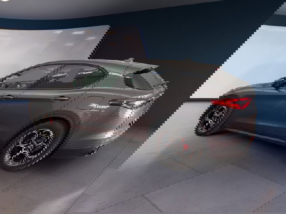 Alfa Romeo Stelvio usata a Torino (4)