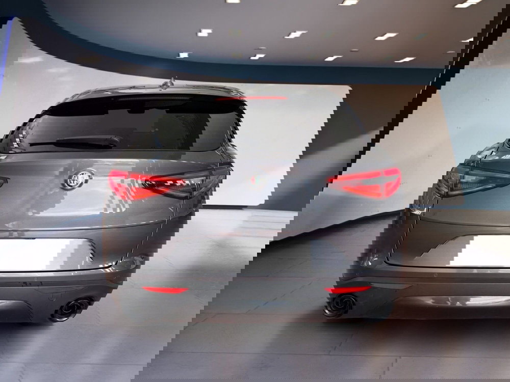 Alfa Romeo Stelvio usata a Torino (5)