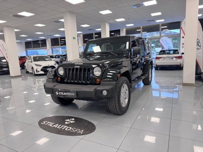 Jeep Wrangler Unlimited 2.8 CRD DPF Sahara Auto del 2012 usata a Prato
