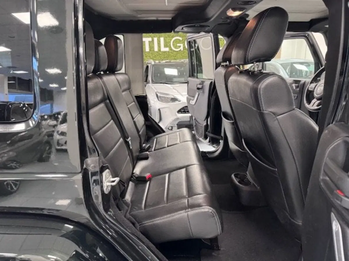 Jeep Wrangler Unlimited usata a Prato (11)