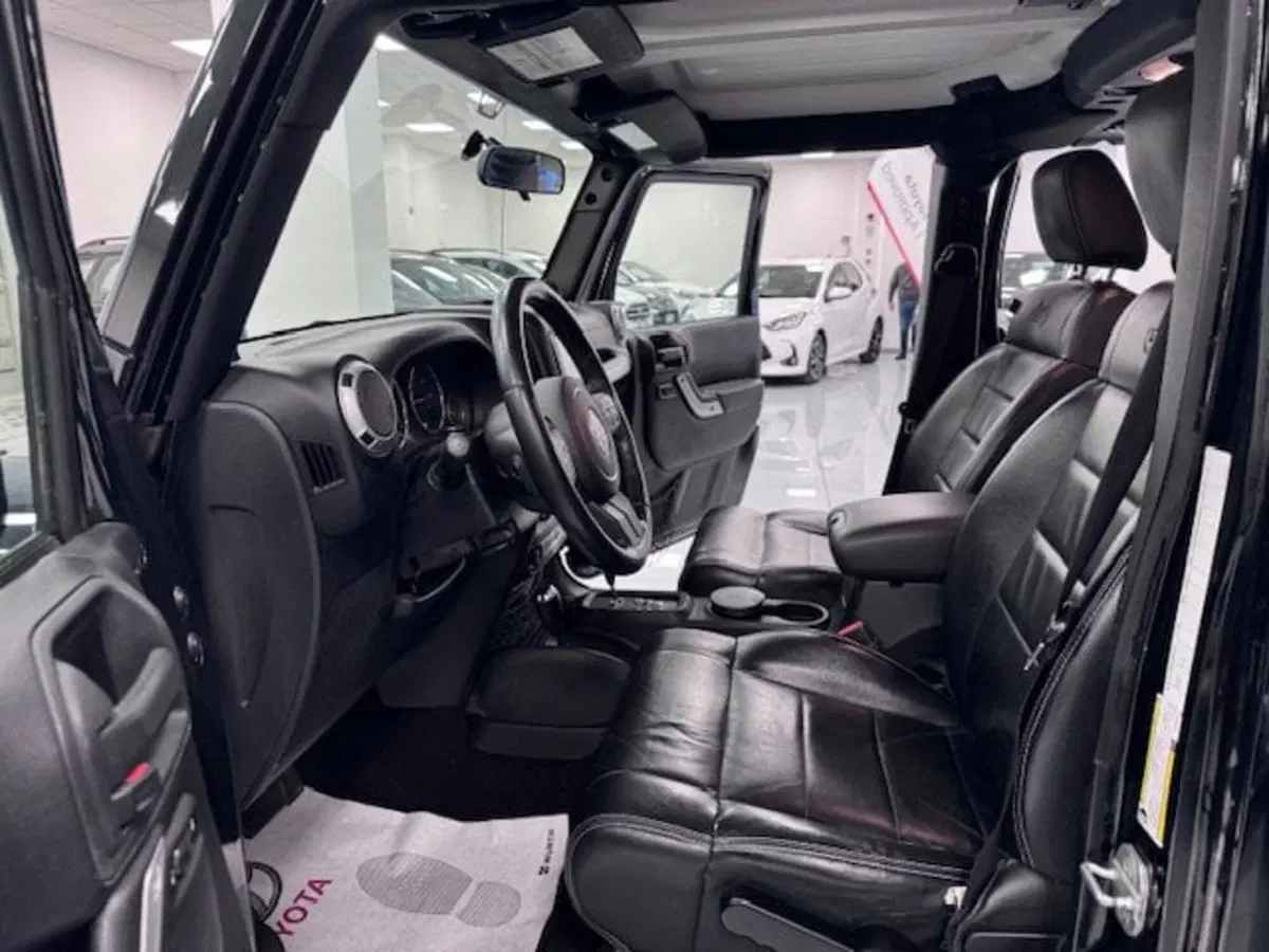 Jeep Wrangler Unlimited usata a Prato (7)