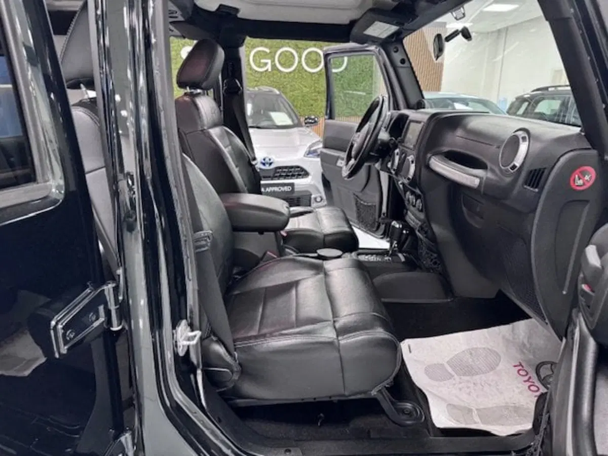 Jeep Wrangler Unlimited usata a Prato (9)