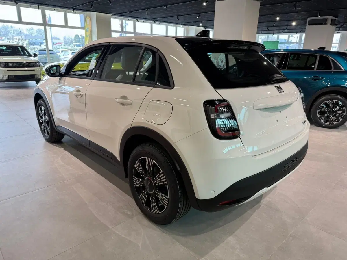 Fiat 600 nuova a Reggio Emilia (2)