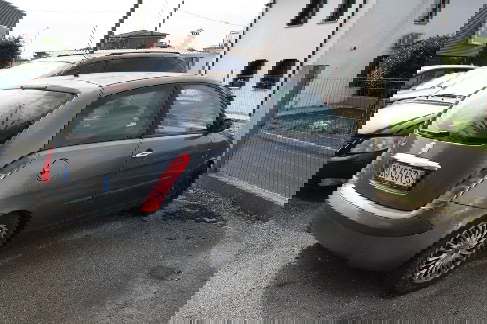 Lancia Ypsilon usata a Pordenone