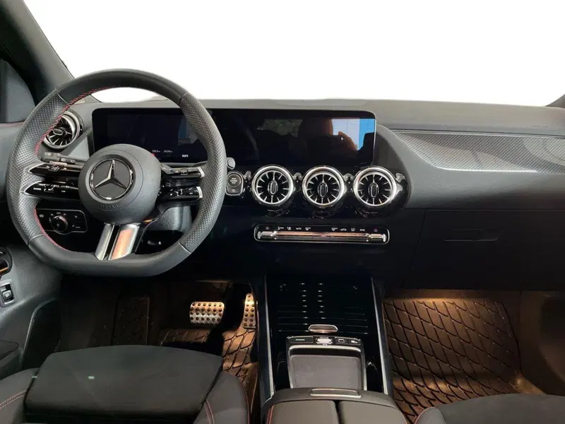 Mercedes-Benz GLA SUV usata a Bari (8)